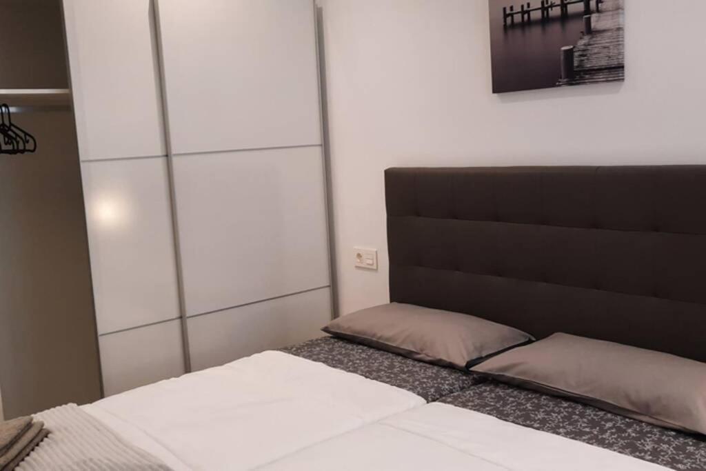 Apartamentos Milan 2 Oviedo Bagian luar foto